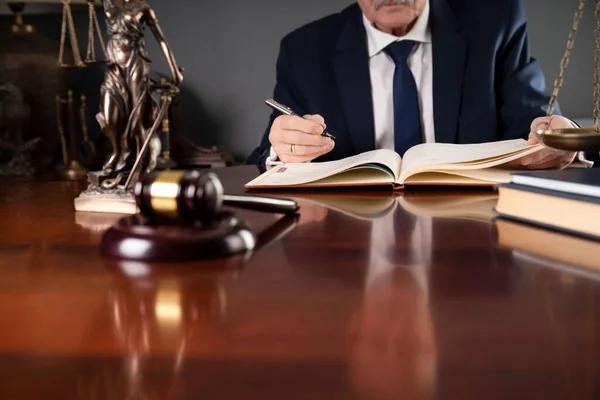 Key Tips for Choosing the Right Death Claims Lawyer